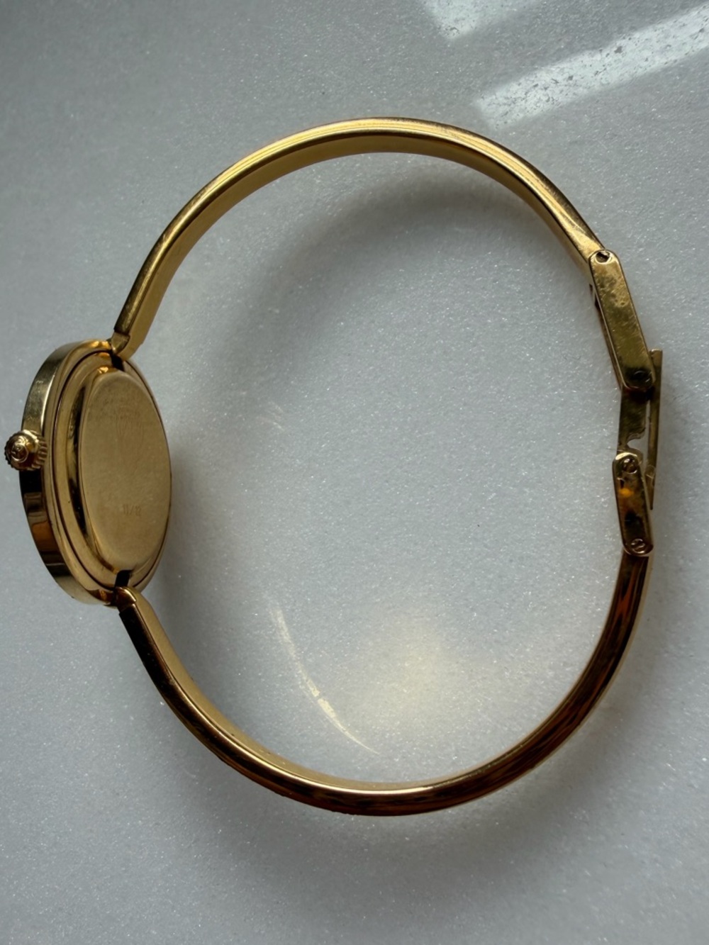 VIRAL🔥GUCCI watch interchangeable bezel circle bracelet watch gold tone Gucci - Picture 12 of 17